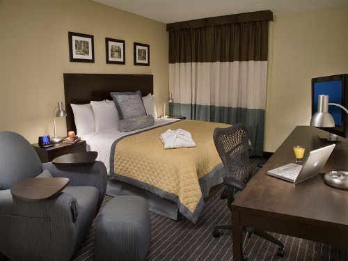 Edward Hotel North York image 15