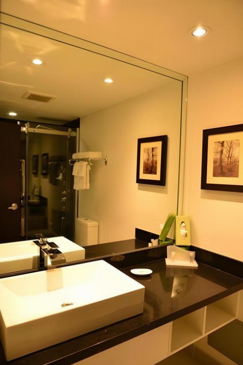 Edward Hotel North York image 17